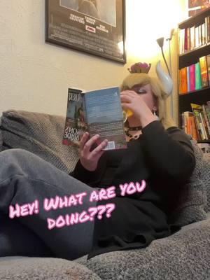 Peach has some interesting books #bowsette #bowsettecosplay 