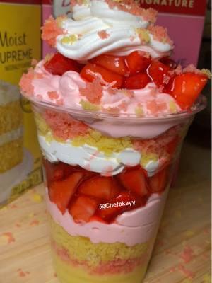 Replying to @Dashawna Land Thank So Much Sis! I Tried The Strawberry Lemon Cheesecake Cup🍓🍋 #strawberrylemoncheesecake #cheesecakecup #easydessertideas #strawberrycrunchcake #tiktokdessert 