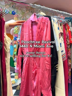 CLOTHING RACK SALE AT THE PEACH!! SOME ITEMS FOR $1, $5, AND $10!! 💋👛⭐️ 11AM-7PM // 3440 N MIAMI AVE #miami #sale #racksale #vintage #vintagefashion #secondhand #secondhandfashion #fashion #peach #peachtree #peachtreerevival #hugesale 