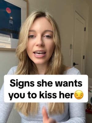 Signs she wants you to kiss her…😘 #datingcoachformen #datingadviceformen #datingtipsformen 