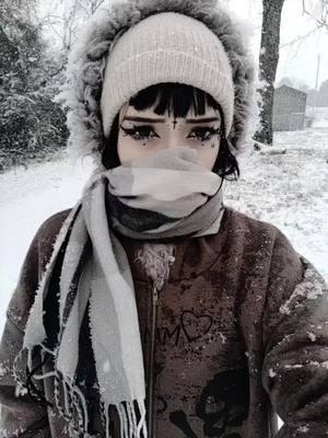 #HAMMEREDD - it finally snowed #ilovemybf #boyfriend #femboyz #alternative #alt #cosplayer #monsterinco 