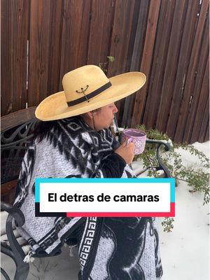 El detrás de cámaras de producción #humor #gabystips #nieve #snow #family #coffe #cafe 