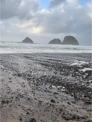 Home is a perfectly lovely place to be.  #oregoncoast #pnwonderland #agates #agatehunting 