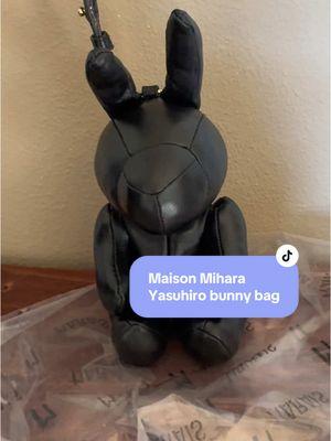 I was looking at the Maison Mihara sneakers until I discovered the existence of the bunny purses #maisonmiharayasuhiro #maisonmihara #maisonmiharabag #bunnybag #bunnypurse #shoppingdiary #japanesedesigner #japanesefashion #bunnyaesthetic 