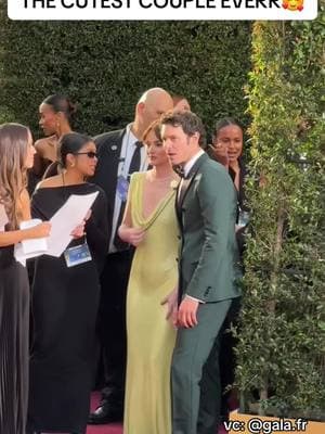 Leighton Meester and Adam Brody sharing a cute red carpet moment at the Golden Globes #creatorsearchinsights #leightonmeester #adambrody #goldenglobes #cutest #couplegoals #iconic #redcarpet  vc: @gala.fr