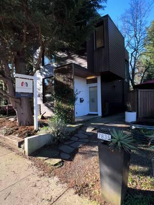 Modern treehouse-core level 1000. This superb modern 1 bed 1 bath is amazing for solo folks or small groups. I loved all of the windows, modern industrial vibes and stellar allocation of space. Plus, locationally it makes so much sense, steps away from Kenton park and downtown Kenton. Thid one has me thinking about up and moving.  Not my listing but I can help you buy!  Listed at $459,000 MLS ID: 308302597 1 Bedrooms 🛌 1 Bathrooms 🛀 939 Square feet  $5,795.20 Annual property taxes  Schools:  K-5:Peninsula (8/10) 6-8: Ockley Green (6/10) 9-12: Jefferson (8/10) *Ratings according to Greatschools.com, due diligence encouraged.  #PDX #Portland #Oregon #portlandoregon #portlandrealtor #pdxrealtor #pdxrealestate #portlandrealestate #pdxbroker #housegoals #househunting #realestate #realestateagent #realtorlife #bungalow  #curbappeal #dreamhome #homeforsale #houseforsale #portlandhomeforsale #renovated #Portlandhomesforsale #Portlandlife #Portlandliving #Portlandrealestate #Portlandrealty #walkableneighborhood #realestateexperts  #Portlandexpert  #bringthedog #justRealtorthings #tiktokviral #fyp #foryoupage #aesthetic Listed by Rushie Ellenwood of Neighborhood Works