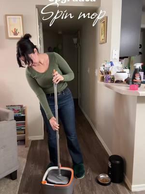 Both versions are great but the added features on the upgraded version are reeeally nice. You can get either mop using this link, the upgraded version says “new” and pictured the removable inner bucket. #spinmop #upgradedspinmop #spinningmop #squaremop 