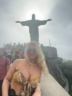 surreal experience, little susannah is sobbing 🇧🇷 #riodejaneiro #christtheredeemer #7wondersoftheworld @Ana Júlia