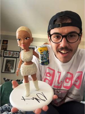 Unboxing Signed Doja Figurine ! 🤩 @Doja Cat Very lucky to have won 😭🥹 I LOVE IT !!!! #fypシ #dojacat #Brisk 