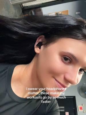 want to get a good workout in and enjoy your music?? do it with @PRUNUS-Tech earbuds!! ☺️☺️ #fyp #PRUNUS #earbuds #prunustech #workingout #tiktokcreator #contentcreator 