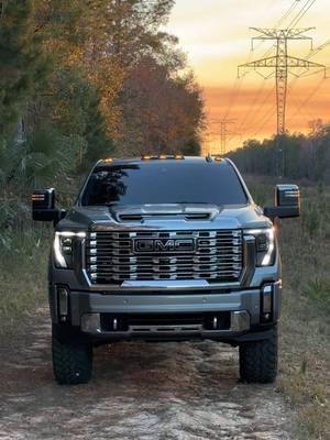 That Thursday evening sunset hittin 🌅🎥📸 #laidbacklivinmedia #LaidBackLivin #lblmedia #lbl #gmc #gmcdenali #gmcdenalihd #gmc2500 #denali #nittotires #nittotrailgrapplers #fyp 