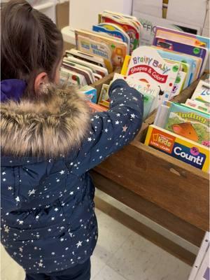 Must stop for kiddos who  books 📚 #reading #readingtokids #earlyreading #earlyreaders #speechandlanguagedevelopment 