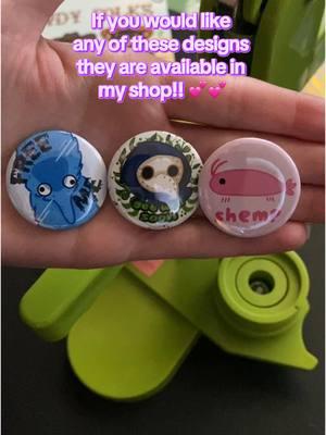 I don’t know how I didn’t catch it before I ruined it 😭😭 • • • • #pins #buttons #SmallBusiness #smallartist #fyp #wormonastring #shemp #plaguedoctor 