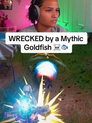 Well I’m not smiling back😃 #fortnite #mythicgoldfish #funny #tragic 