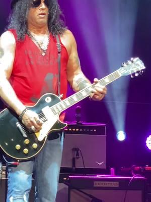 🔥 Living legend🔥@Slash #slash #🤘 #concerts #guitartok #guitarists #hairmetal #old #gunsnroses #axlrose #duffmckagan #guitarplayer #novemberrain #songs #fyp #fy #80smusic #solo #electricguitar @Guns N’ Roses  