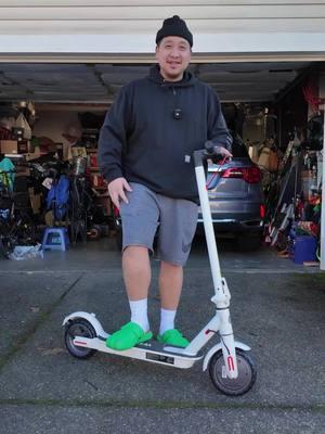 The gray ones got old so I went with a white one this time 👌🏼. Great commuter scooter! #electricscooter #electricscooters #scooter #scooters #escooter #TikTokShop 