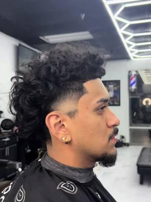 I be trippen I be on 1🔥💈 lil taper action 😮‍💨 #curlyhairstyles #midtaper #hairinspo #viral #barber #hairideas #559 #