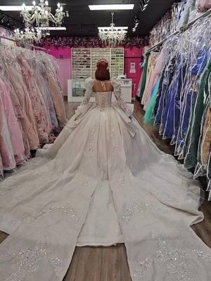 Encuentra el vestido de tus sueños en Antonella's Boutique 👑 Visitanos en el 5430 North Tryon St Charlotte NC 28213 🫶🏼  #antonellasboutiquenc #charlottenc #Quinceañera #xvaños #fyp #sayestothedress #dreamdresses #quince 