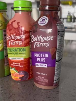 When it’s time to get back into the swing of things after the holidays, I know Bolthouse Farms has my back! Their Hydration Plus, Protein Plus, and Green Goodness drinks have got me covered 💪 #bolthouse #bolthousefarms #juices #smoothies #protein #holiday