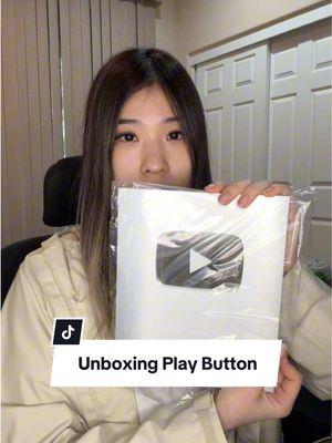 Unboxing the silver play button from Youtube 🫶🏻 #unboxing #fyp #youtube #playbutton