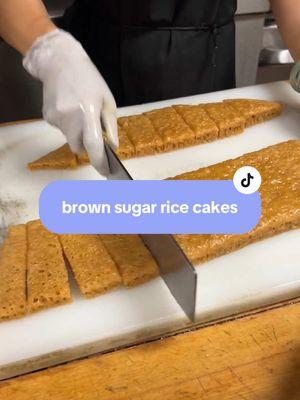 Steamed Brown Sugar Rice Cakes. #steamedbrownsugarcakes #sugarcakes #chinesebakery #chicagobakery #chicagochinatown #chinatownchicago #wheretoeatchicago 