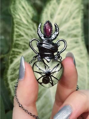 This Saturday at 12pm Hawaii time/ 5pm est I’ll have 7 new of my signature black widow vials up on my site 🙌 Sorry it took me ages! 🙈 This beauty is one of my favs and she’s made with a gorg pink faceted sapphire 💖 Lemme know which one you’re tryna snag! 🤩🕷️✨ #oddities#spider#spiderart#witchyjewelry#ooakjewelry 