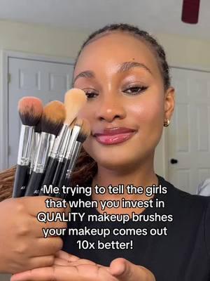 If you didn’t know having quality makeup brushes makes a HUGE difference in your makeup routine 💯 With our Beginner Brush Bundle not only do you get quality makeup brushes but they will also last you 5+ years🙌🏽 Click the 🔗 and grab your bundle today 💖 #makeupforbeginners #makeupbruhes #makeupfordummies #brushes #makeupbrushset #makeupbrusheslovers 