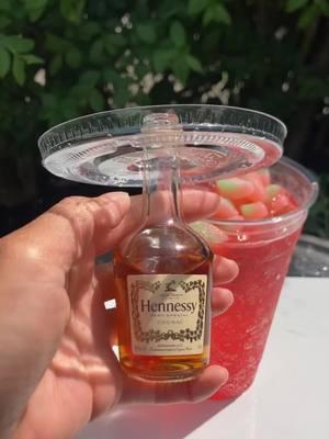 #teamwork #birthday #teamworkmakesthedreamwork #mixologytiktok #thirstythursday #drinkrecipes #mixologist #hennymixdrinks #hennythingspossible #hennyhennyhenny #hennymixdrinks #mixology #mixologist 