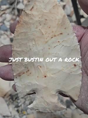 #mosherknapping #arrowhead #flintknapping #fyp #foryoupgepage #bushcraft #LIVE #TikTokLIVE #flint #stone #knifeskills 