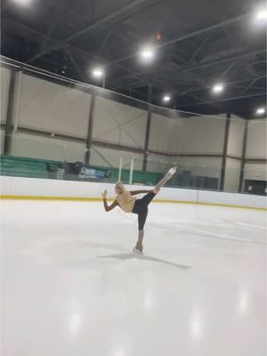 It’s so hard to not skate to Gracie #gracieabrams #inmyhappyplace #skater #newyear #january #skating #IceSkating #figureskating #icesjater #figureskater #showskater #showskating #proskater #proskating #showgirl #dance #ballet #dancetrend #figureskatingshow #winterskating #winter #wintersports #inspirational #morivational 