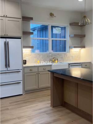 dream kitchen 😍✨🏡 #newconstruction #newbuildhomes #kitchendecor #interiordesign #kitchenstyle #newhouse #building #luxury #transitional #whiteoak #whiteoakcabinets #stone #quartzite #leatheredgranite #granite #countertops #appliances #customcabinets #newconstructionhome #aesthetic #kitchendecor #neutralaesthetic #diningroom #coffeebar #coffeebardecor 