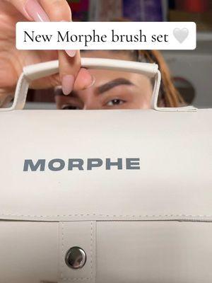 Okay let me know what y’all think! But I truly LOVED this new quality 🤍 @Morphe Cosmetics  ••••••••••• #makeupbrushes #morphe #makeupreview #newmakeup #latinamakeup #parati #fypシ゚viral #makeupmusthaves 