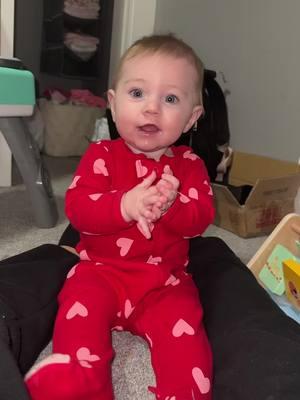 Literally so smart first time clapping 🥹❤️ #imjustagirl #foryou #fypシ #foryoupage #baby #babiesoftiktok #babyclapping 