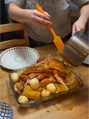 I need to do this again, I am still drooling 🦀  #seafood #seafoodboil #seafoodboilsauce #crablegs #shrimp #cajunfood #DinnerIdeas #datenightin #cooking #oldbay #garlicgirl 