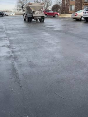 🚧🚧 #parking #parkinglot #lots #lot #park #salt #salting #saltlife #pavement #asphalt #snow #snowing #snowstorm #salttruck #machine #iceice #iceicebaby #vanilla  #vanillaice #iceman #coldasice @Team Tricon 