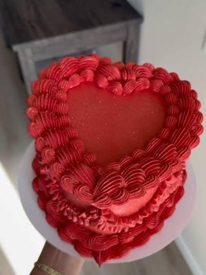 Cake decorating #cakedecorating #heartcake #vintagecake #cakes #caketok #redheart 