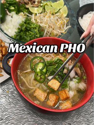 Me quedo delicioso 😋 #mexicanpho #pho #sopas #sopapho #caldoderes #caldodepollo #caldo #comidarica 