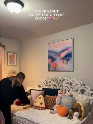 NOTHING LIKE CLEAN BEDDING AND A CLEAN ROOM 🌈🩷🫧🧼✨ #reset #cleaning #CleanTok #momtok #girlsroomideas #girlsroominspo #MomsofTikTok 