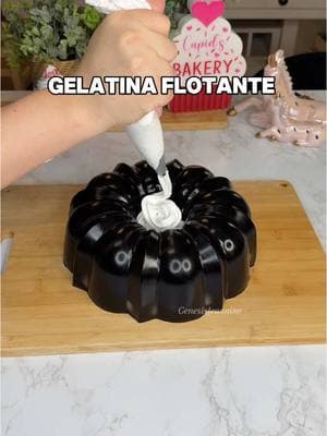 Gelatina flotatina                                                   .                                                                     .                                        .                                                                            Gelatina flotante de frutos rojos con queso crema y tres leches #gelatinas #gelatina #gelatinaflotante #gourmetfood #gourmet #quesocrema #tresleches #dessert #dessertideas #ideas #ideasdepostres #postressinhorno #viralvideo 