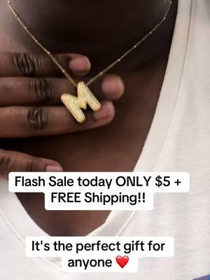 It's my son in the background for me lol yall go grab some before they sell out!!   #bubblenecklace #jelwery #giftideas #creatorsearchinsights #giftideasforher #valentinedaygifideas 