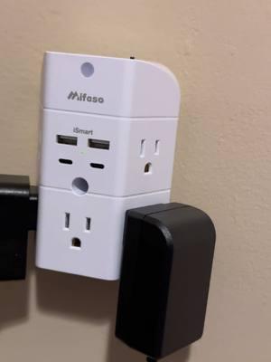 Surge protector outlets with usb / isbc and night light #outlet #usb #usbc #surge #surgeprotector #nightlight #light #walladapter #wallplug 