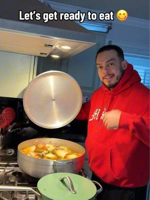 Worked outside in 20 degree weather so it's only right we have Sopita for dinner #wearetheizzys #dinner #sopita 