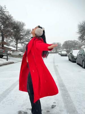 Bringing the Akshay kumar in me back!!! Dont miss the last step!!💃💃 #bollywood #akshaykumar #foryou #fyp #dancer #dance #red #rose #snowday #foryou #dfw #texascheck #fur 