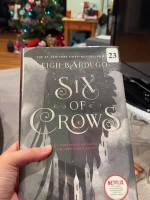 My second read of the year. Halfway through and I am obsessed.  #BookTok #booktokfyp #sixofcrows #grishaverse #currentlyreading #bookish #books #bookworm 