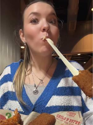 @Chili’s Grill & Bar cheese pulls NEVER fail 😮‍💨 @Katie Nelms #eatwithkayla #chilischeesepull #chilismukbang #tripledipper #chilistripledipper #girlsnight #thisandyap 