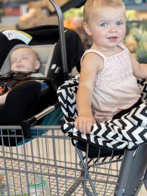 It was a cold one today 🥶 but we wanted to show you how great our products work on even the larger carts 🛒  #costcobuys #costco #totesbabies #fridayeve #midwestweather #shoppingcartcover #carseatcarrier #brr #chevron #doublethefun 