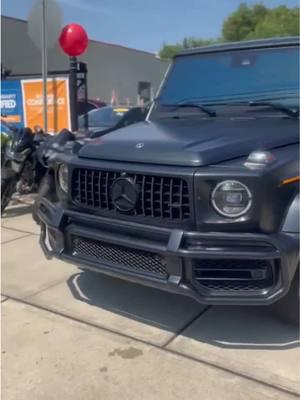 Whats better then a GT3? 2 GT3s! Watch until the end and you will witness what puts a smile on any mans face! Oh I almost forgot G63. #supercar #porsche #911 #gt3 #chalk #miamiblue #mercedes #amg #g63 #magno #ppf #fyp #signaturepreowned