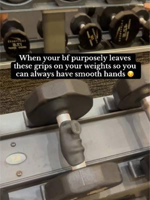 No calluses for me!! #fyp #grips #foryoupage #foryou #trending #gripstrength #calluses #smoothhands #bf 