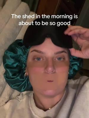 She also has heated curls in 🤭 #nighttimeroutine #heatlesscurls #silkbonnet #mouthtape #scartape #facetape #wrinkletaping #jawline #skincare #selfcsre #morningshed #morningroutine #nighttimevibes 