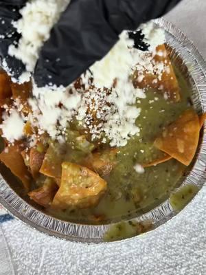 Chilaquiles with asada or chicken fajita #latradicional #fy #safoodie #chilaquiles #FoodTok #fyp #FoodLover #mexicanfood #foodtruck 